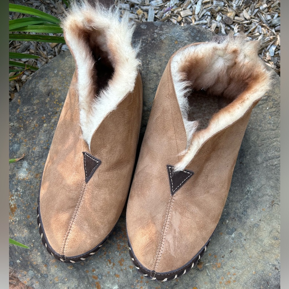 BOB TIMBERLAKE Men’s 8M Suede Shearling Slippers Tan Brown